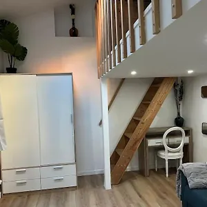 Apartment : Charmant 2 Pieces Au Calme, Paris